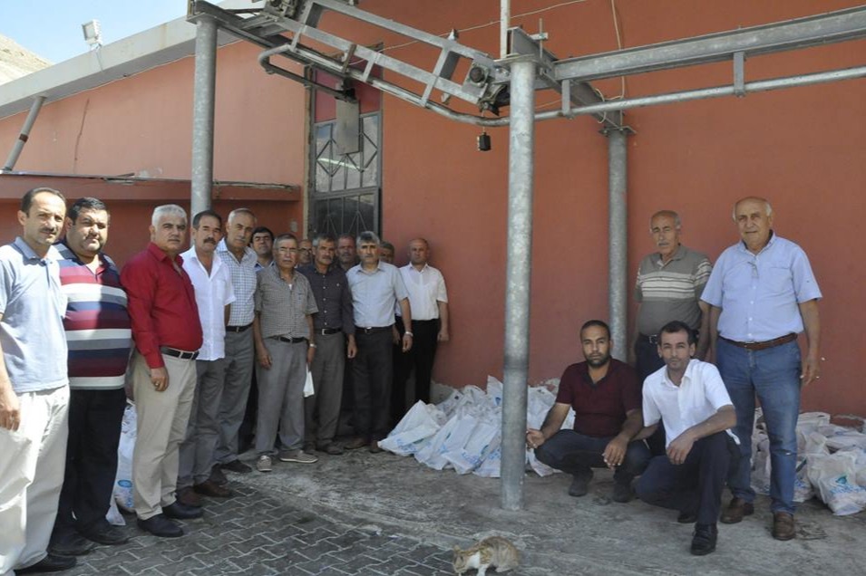 KURBANLARIMIZ GÜRÜNDE KESİLEREK DAĞITILMIŞTIR